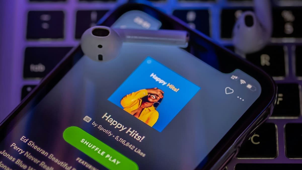 Móvil reproduciendo Spotify