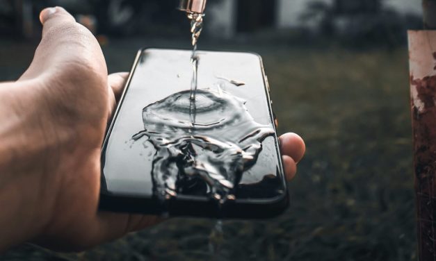 ¿La certificación IP54 ofrece protección al agua?