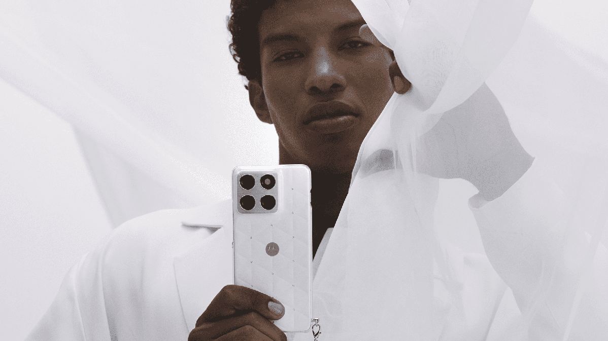 El motorola edge 70 estrena un nuevo diseño con cristales de Swarovski por menos de 800 euros