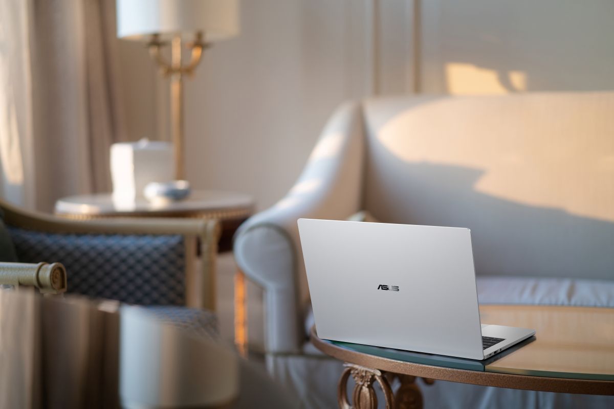 ASUS ExpertBook A7 (14 Intel)_A7406CMA_Lunar Silver_CNC milled to the millimeter